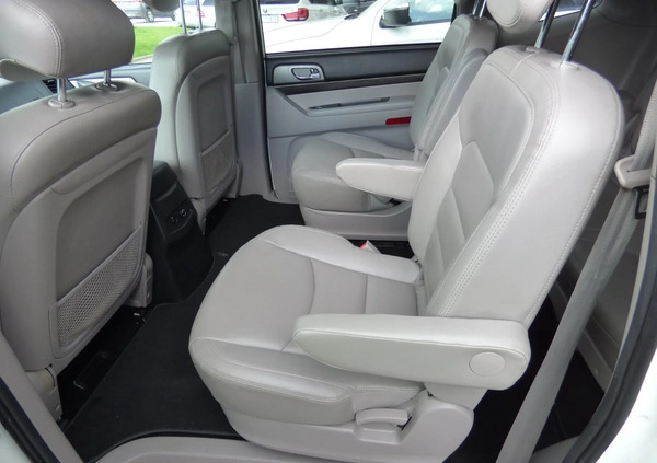SsangYong Rodius cena 68900 przebieg: 59538, rok produkcji 2016 z Zdzieszowice małe 436